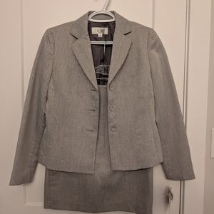 Le Suit Women's Gray Blazer and Skirt Set BNWT